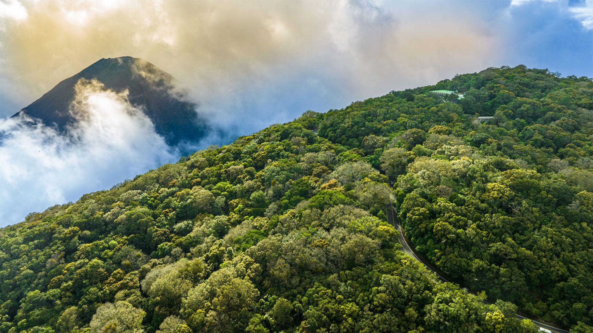 Спящий вулкан Серро-Верде (Cerro Verde Volcano)